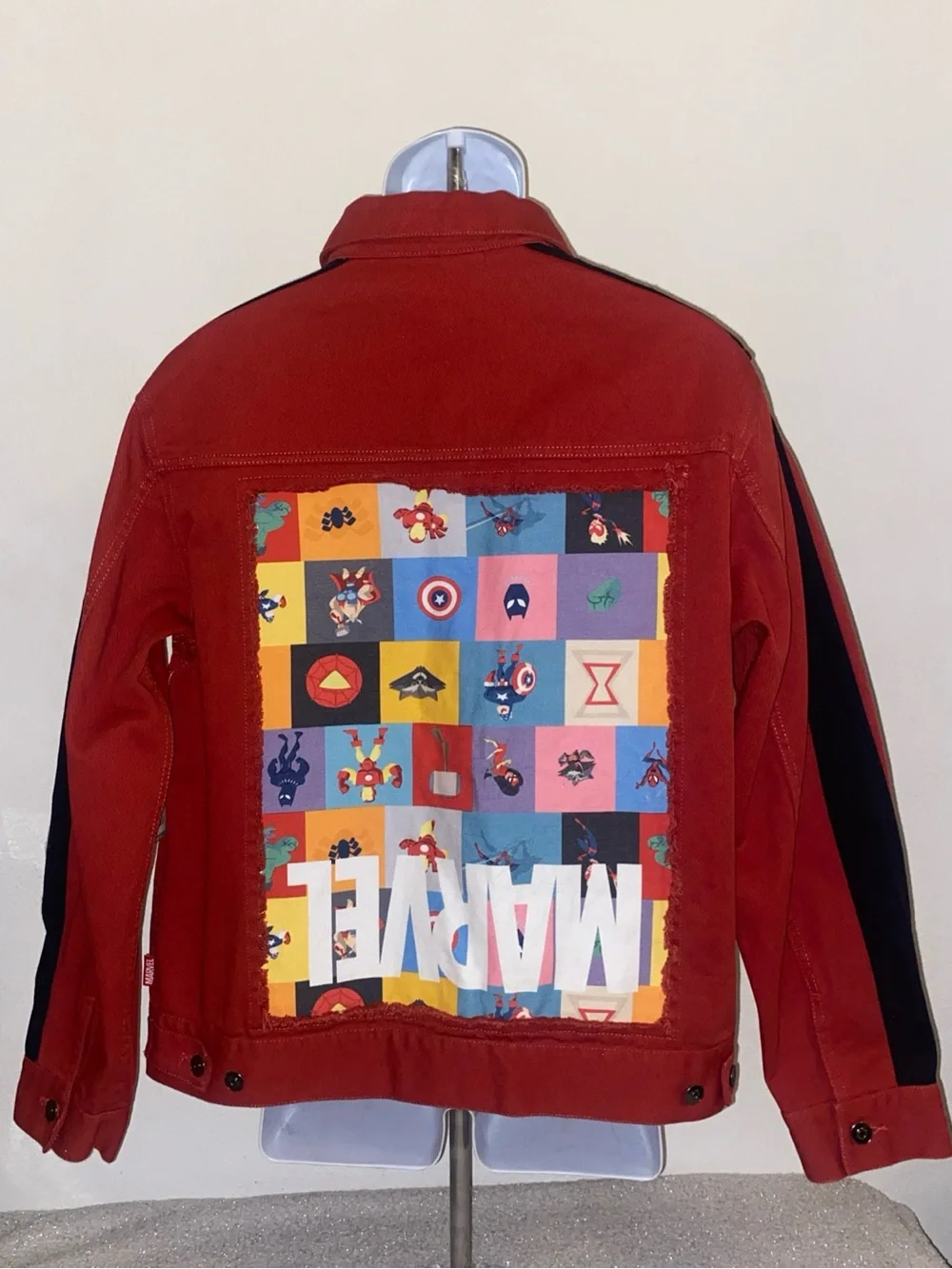 Disney Marvel RARE MISPRINT Up Side Down Patch In Back, Jean Jacket Mens SZ M